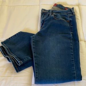 Women’s Sophia bootcut Lucky jeans. Size 8/29 long